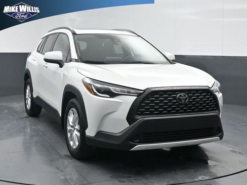 Used 2022 Toyota Corolla Cross LE image 1