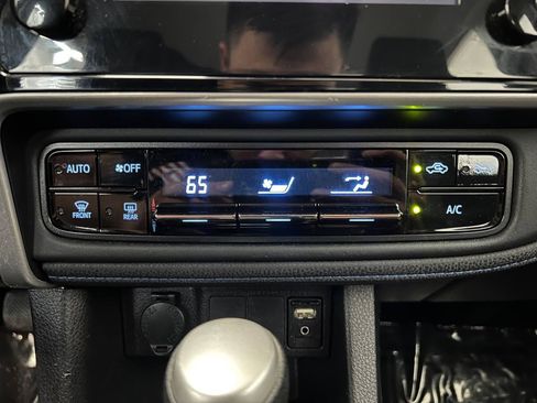 Used 2017 Toyota Corolla SE FWD image 21