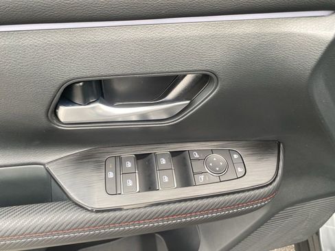 New 2025 Nissan Kicks SR w/ Interior Electronics Package FWD image 11