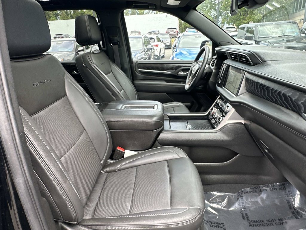 Used 2024 GMC Yukon XL Denali AWD/4WD image 14