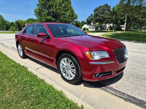 Used 2014 Chrysler 300 AWD w/ Driver Convenience Group image 6