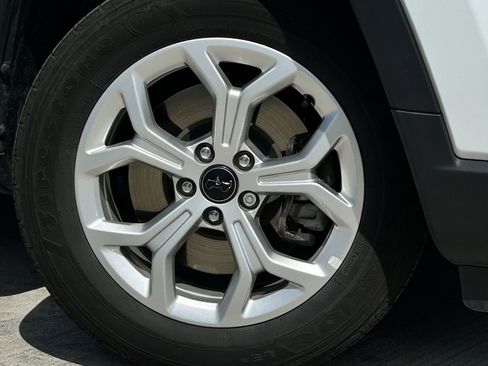 Used 2025 Jeep Compass Latitude image 11