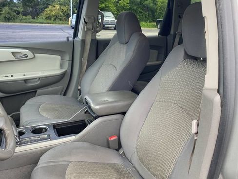 Used 2011 Chevrolet Traverse LT w/ Personal Connectivity Package FWD image 6