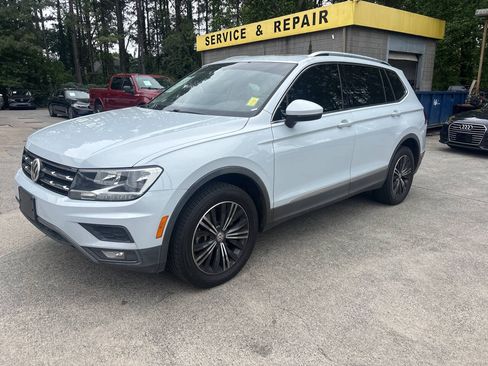 Used 2018 Volkswagen Tiguan SEL AWD/4WD image 3