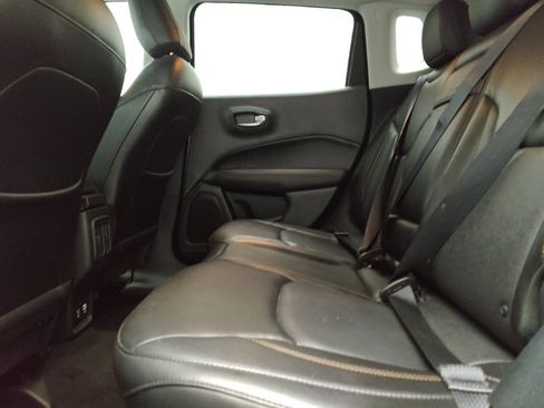 Used 2018 Jeep Compass Limited w/ Navigation Group AWD/4WD image 18