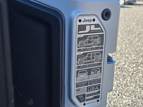 Used 2023 Jeep Wrangler Unlimited image 20