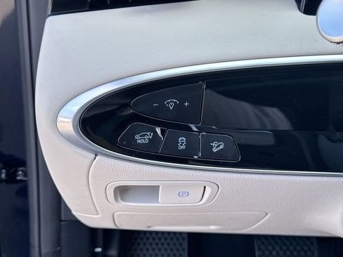 Used 2026 Genesis GV70 2.5T Select image 16