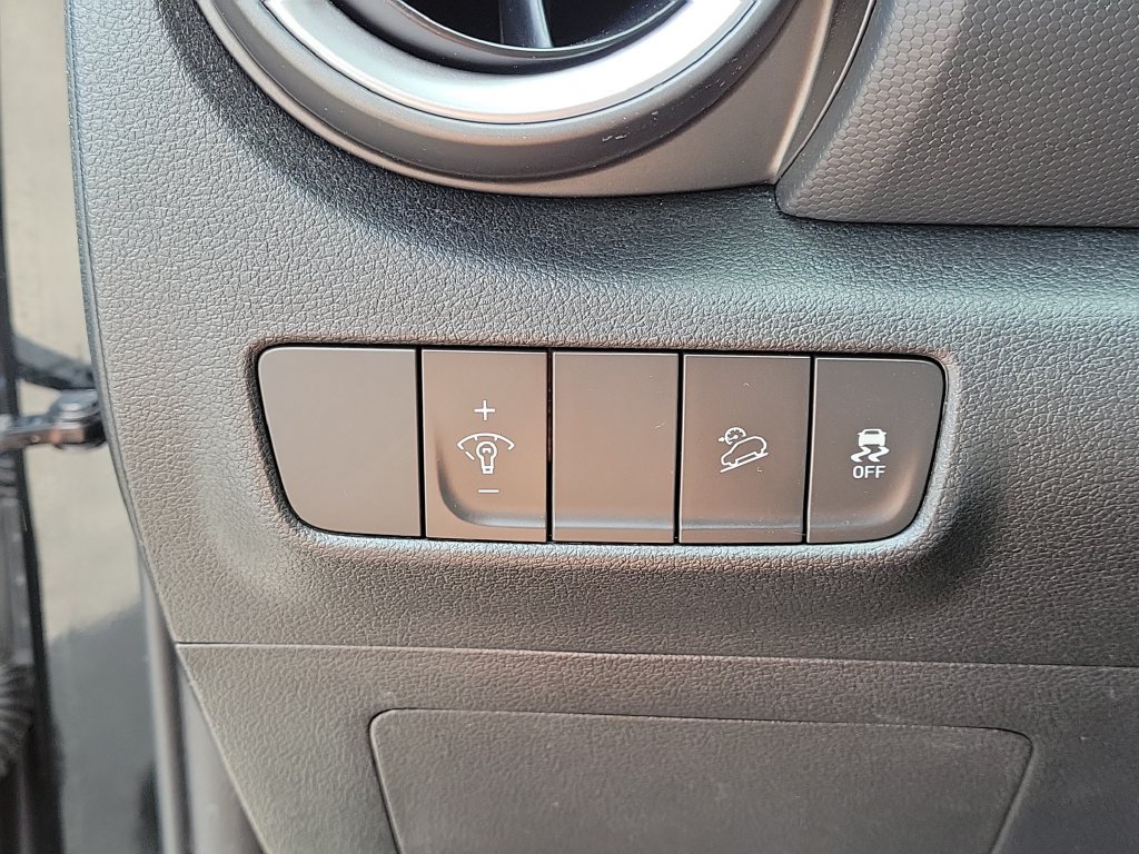 Used 2022 Hyundai Kona SEL FWD image 28