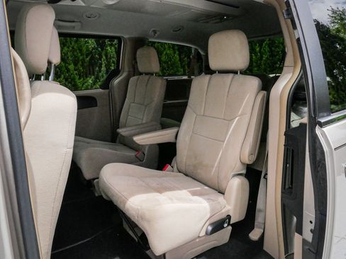 Used 2013 Dodge Grand Caravan Crew w/ Driver Convenience Group FWD image 8