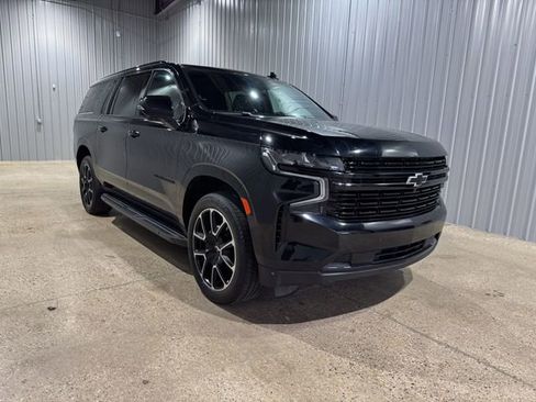Used 2024 Chevrolet Suburban RST w/ Luxury Package image 8