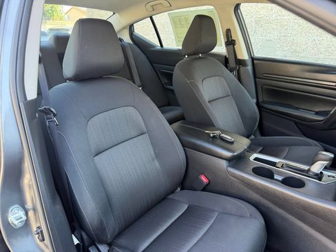 Used 2025 Nissan Altima 2.5 SV FWD image 35