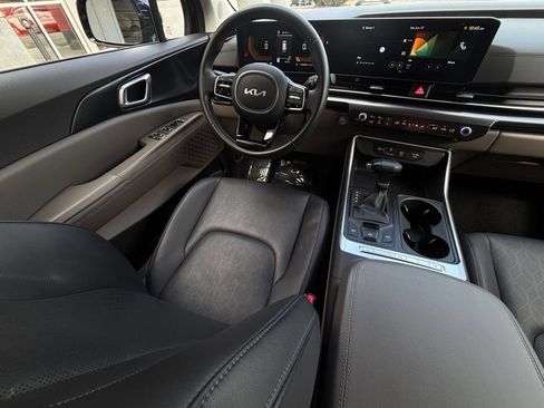 Used 2026 Kia Carnival FWD image 37
