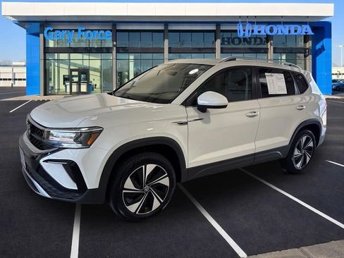 Used 2024 Volkswagen Taos SE AWD/4WD image 4