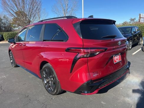 Used 2025 Toyota Sienna XSE image 9