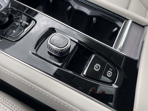 New 2026 Volvo XC90 B6 Ultra w/ Protection Package Premier AWD/4WD image 24