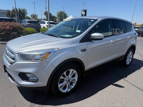 Used 2017 Ford Escape SE AWD/4WD image 3