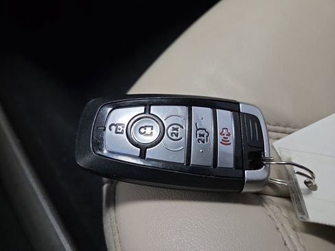 Used 2023 Ford Explorer Platinum w/ Technology Package image 31