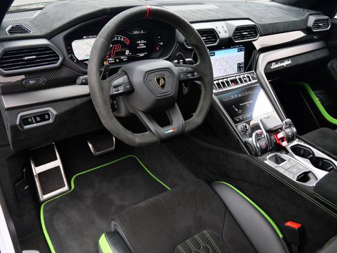 Used 2024 Lamborghini Urus Performante AWD/4WD image 23