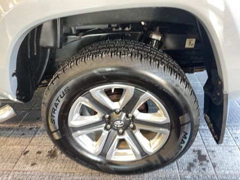 Used 2018 Toyota Tacoma Limited image 4