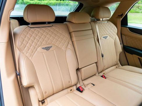 Used 2021 Bentley Bentayga AWD/4WD image 48
