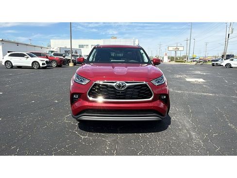 New 2026 Toyota Highlander Platinum AWD/4WD image 2