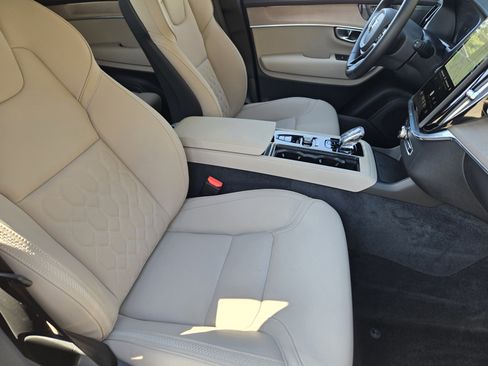 Used 2026 Volvo XC90 B6 Plus w/ Protection Package Premier AWD/4WD image 12