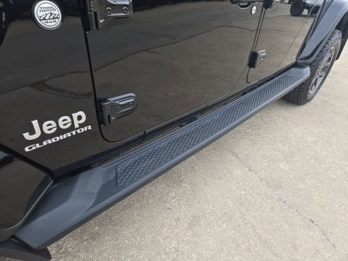 Used 2021 Jeep Gladiator Overland w/ Popular Equipment Package image 21