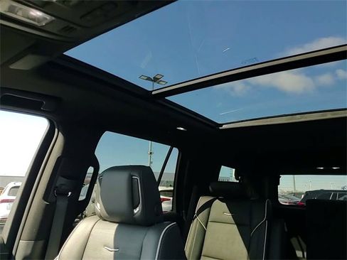 Certified 2024 Cadillac Escalade Premium Luxury image 27