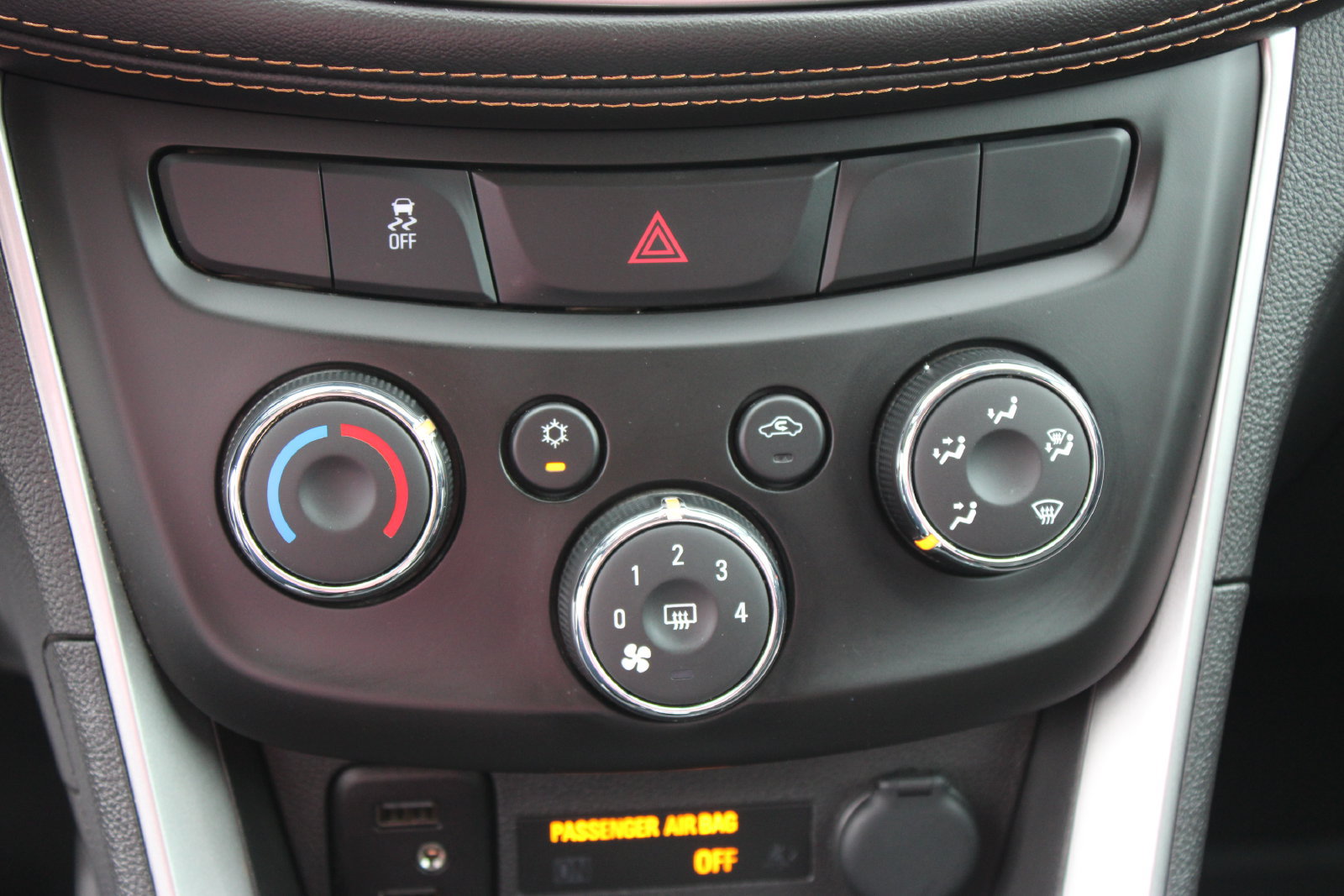 Used 2022 Chevrolet Trax LT w/ Midnight Edition AWD/4WD image 15