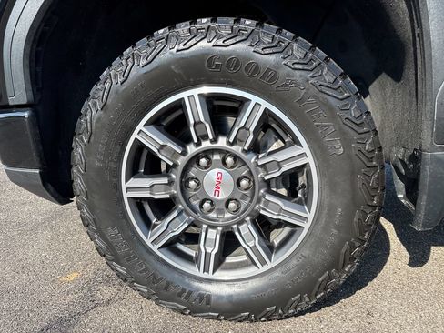 Used 2024 GMC Sierra 1500 AT4 w/ Technology Package AWD/4WD image 21