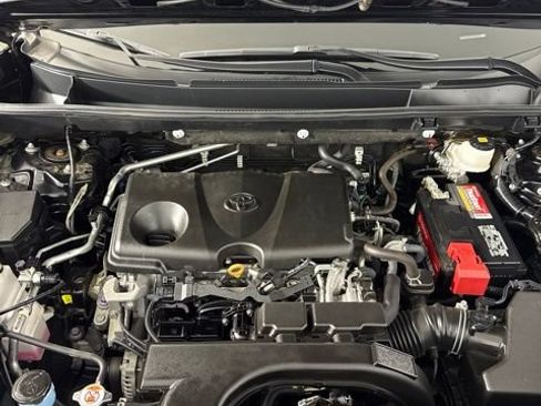 Used 2019 Toyota RAV4 XLE AWD/4WD image 10