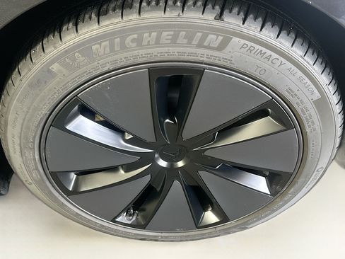 Used 2025 Tesla Model 3 Long Range RWD image 11