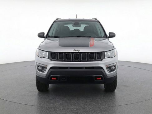 Used 2025 Jeep Compass Trailhawk image 2