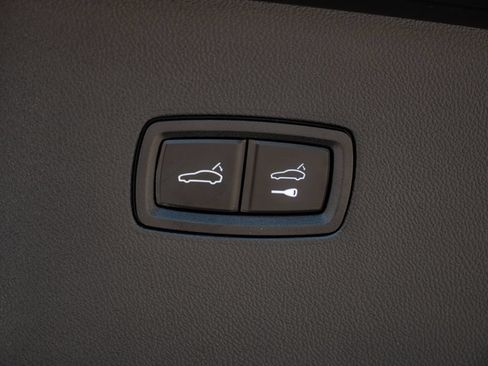 Certified 2025 Porsche Cayenne GTS AWD/4WD image 32
