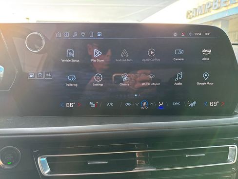 Used 2025 Chevrolet Traverse LT image 22