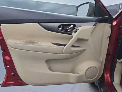 Used 2015 Nissan Rogue S image 13