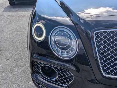 Used 2020 Bentley Bentayga AWD/4WD image 10
