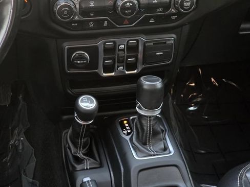 Certified 2020 Jeep Gladiator Overland AWD/4WD image 11