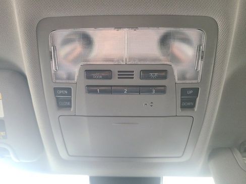 Used 2019 Toyota Highlander XLE image 30