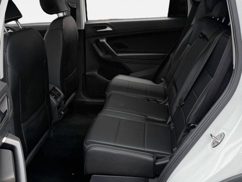 Used 2021 Volkswagen Tiguan SE w/ Panoramic Sunroof Package AWD/4WD image 12
