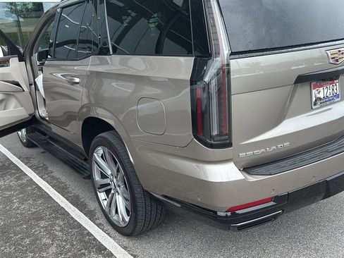 Used 2025 Cadillac Escalade Sport Platinum AWD/4WD image 4
