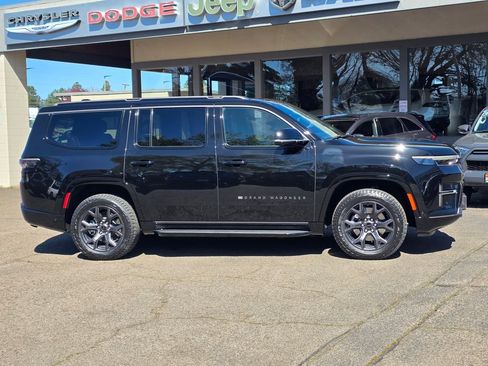 New 2026 Jeep Grand Wagoneer 4WD image 36