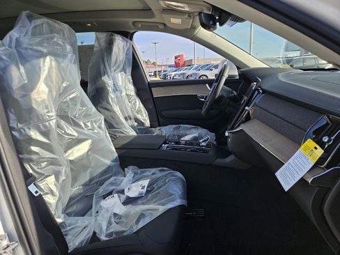 New 2026 Volvo XC90 B6 Plus w/ Protection Package Premier image 12