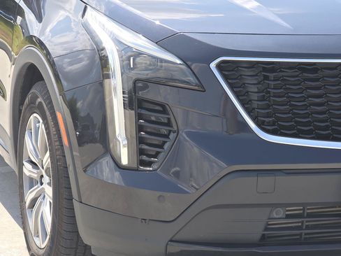Used 2022 Cadillac XT4 Sport w/ Enhanced Visibility Package FWD image 9