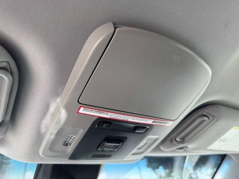 Used 2019 Toyota Camry SE FWD image 31