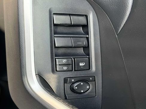 Used 2022 Toyota RAV4 LE AWD/4WD image 19