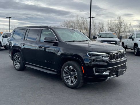 Used 2024 Jeep Wagoneer Series II w/ Flexible Seating Group image 9