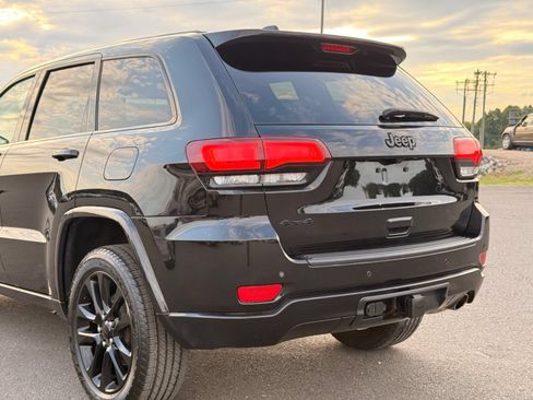 Used 2021 Jeep Grand Cherokee Laredo X AWD/4WD image 4