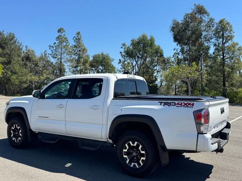 Used 2020 Toyota Tacoma TRD Off-Road w/ Technology Package image 8