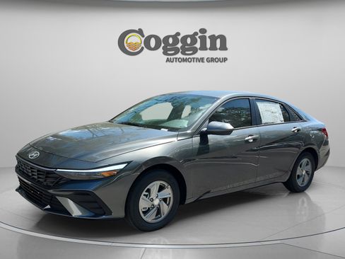 New 2026 Hyundai Elantra SE image 1